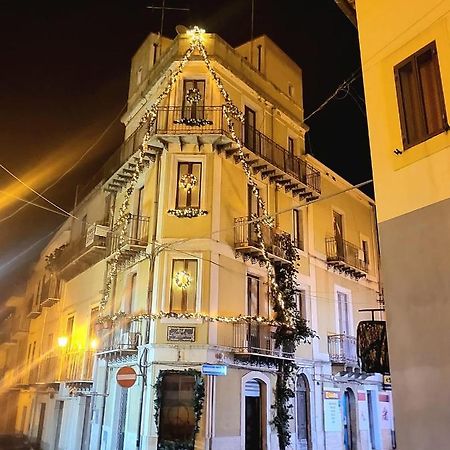 B&B L'Angolo Sulla Piazza Mirabella Imbaccari Екстериор снимка