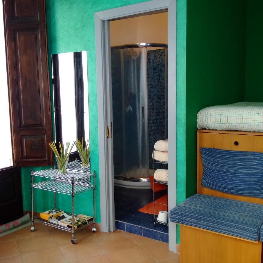 B&B L'Angolo Sulla Piazza Mirabella Imbaccari Екстериор снимка